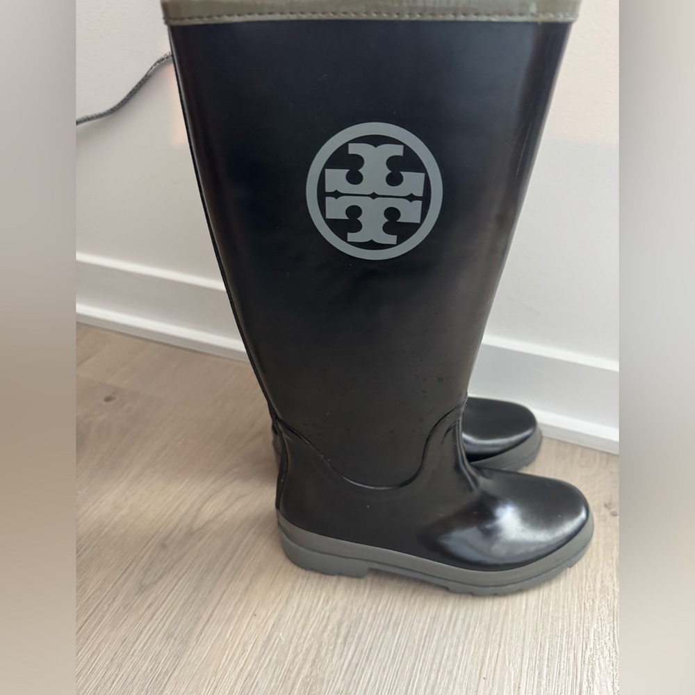Tory Burch Black and Gray Logo Rainboots size 7